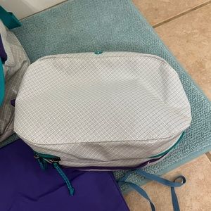 Patagonia Blackhole 10L cube - Retired Turquoise and Purple